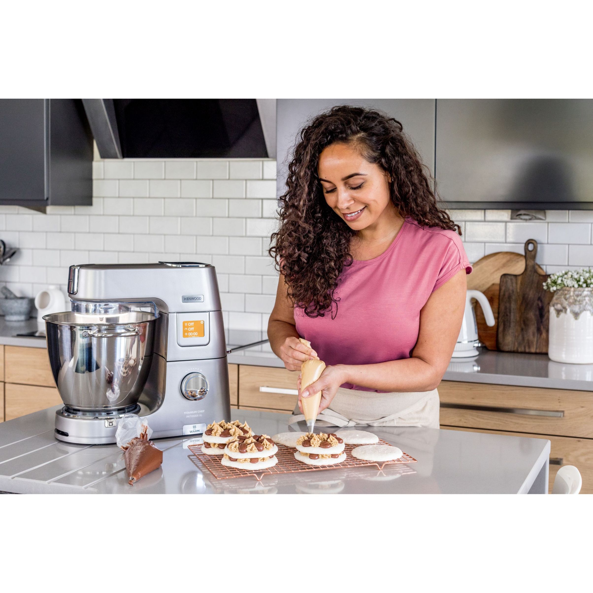 Robot de bucătărie planetar KENWOOD Titanium Chef Patissier XL KWL90.034SI – 0W20011371, 1400W, 6 funcții presetate, Vas 7 l, Blender sticlă, Cântar integrat, Sistem de încălzire, Touch screen