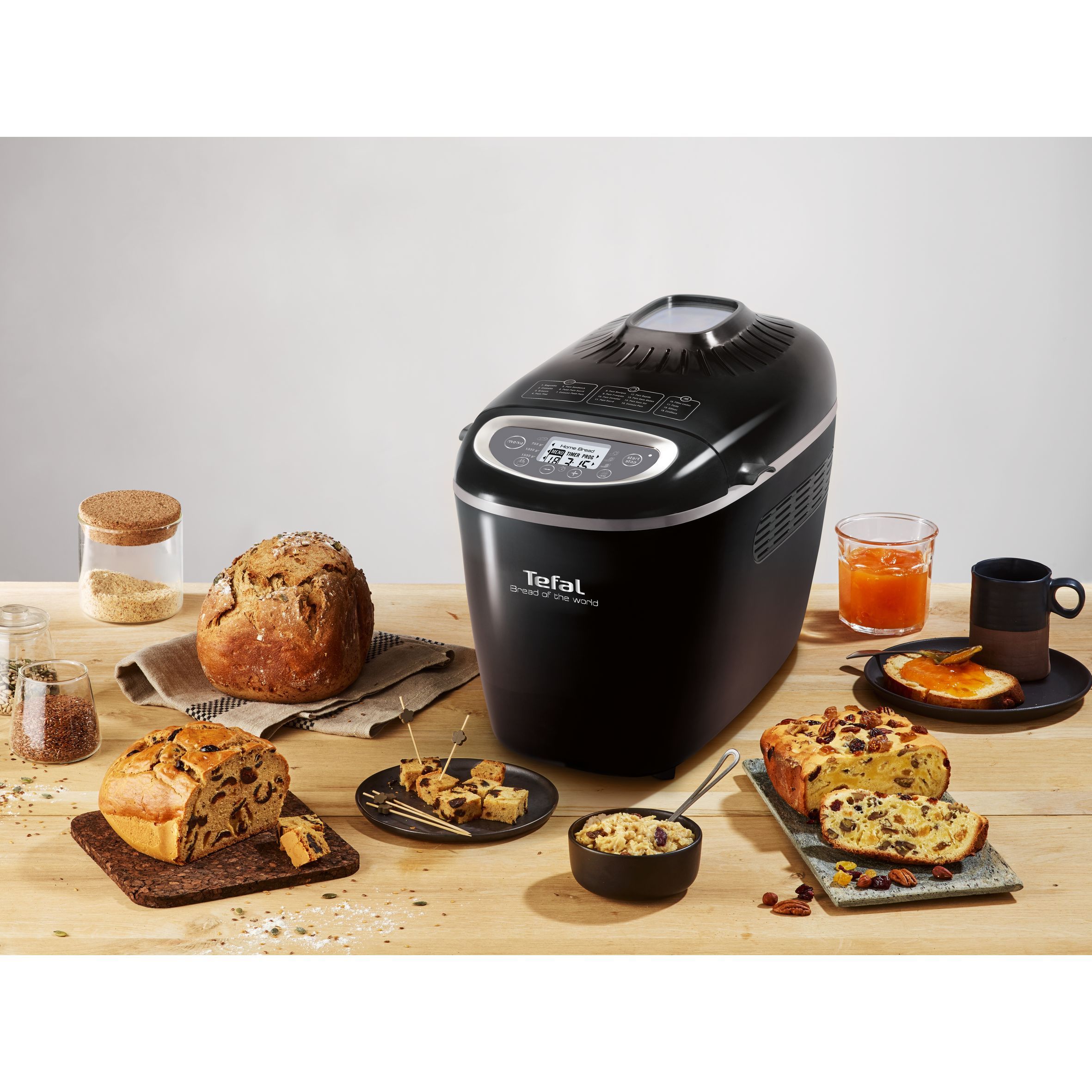 Mașină de pâine TEFAL Bread of the World PF611838, 19 programe, 1600W, Cuvă 1.5kg, 2 lame, Accesoriile brutarului, Păstrare la cald, Pornire întârziată, Fereastră, Carte cu 35 rețete