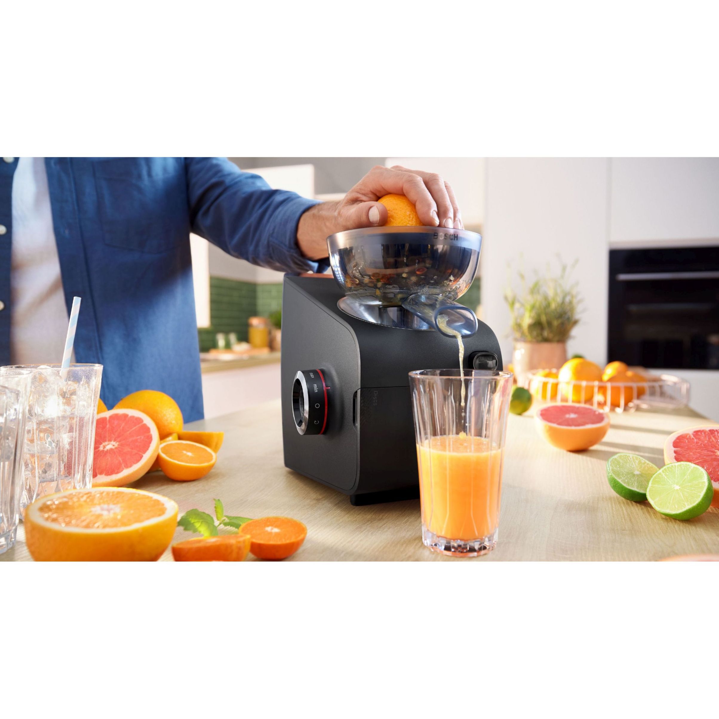 Mașină de tocat carne BOSCH Serie 6 MultiPower MFWS682B, Vârf 2100W (2 trepte și revers), Nominală 500W, 3.5kg/min, Storcător, Răzătoare, Cârnați, Kebbe, Presă citrice, Accesoriu biscuiți, Metallic Silver