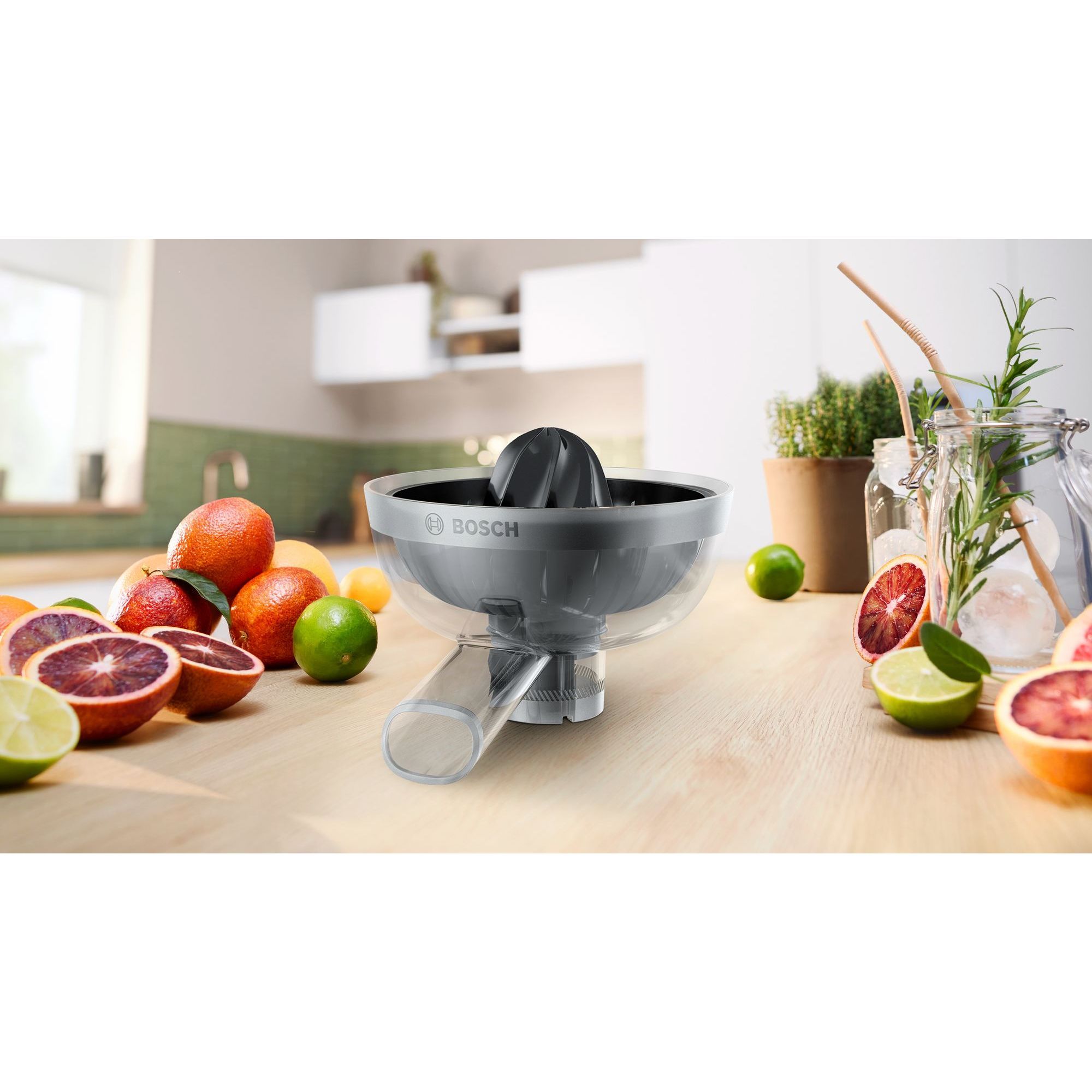 Mașină de tocat carne BOSCH Serie 6 MultiPower MFWS682B, Vârf 2100W (2 trepte și revers), Nominală 500W, 3.5kg/min, Storcător, Răzătoare, Cârnați, Kebbe, Presă citrice, Accesoriu biscuiți, Metallic Silver