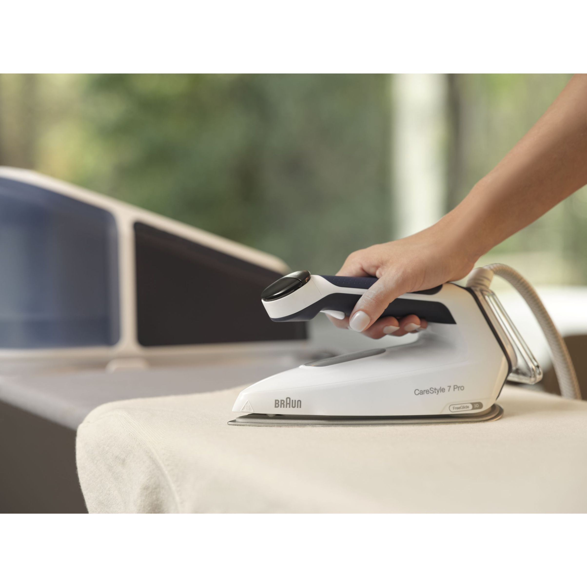 Stație de călcat BRAUN CareStyle 7 Pro IS7282BL – 0128805001, 2700W, 8bar, Continuu 180g/min, Jet 600g, Rez det 2l, C1.7m, EloxalPlus, iCare, iMode, FreeGlide 3D, ProSteam, Mod Turbo, Silențioasă, Albastră