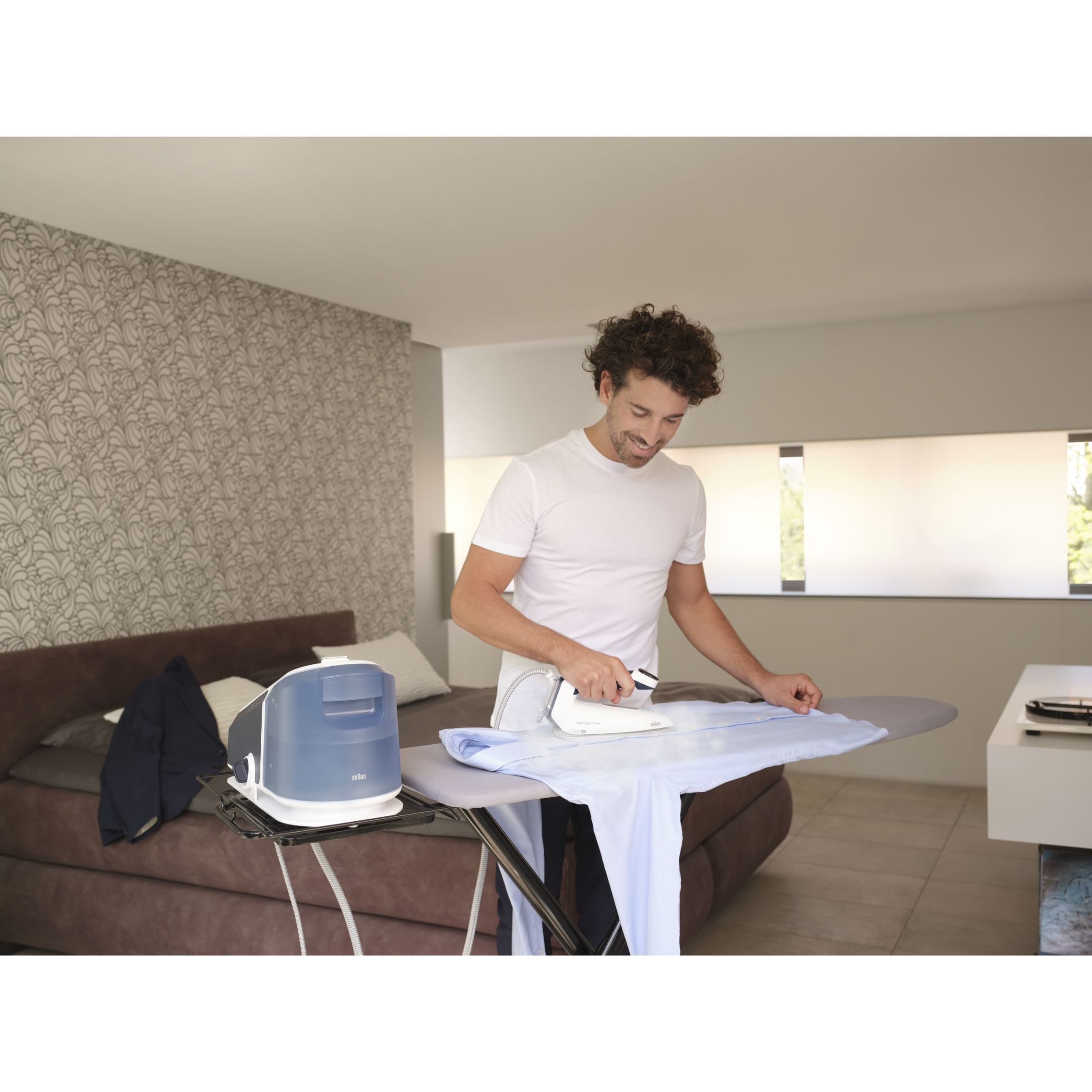 Stație de călcat BRAUN CareStyle 7 Pro IS7282BL – 0128805001, 2700W, 8bar, Continuu 180g/min, Jet 600g, Rez det 2l, C1.7m, EloxalPlus, iCare, iMode, FreeGlide 3D, ProSteam, Mod Turbo, Silențioasă, Albastră