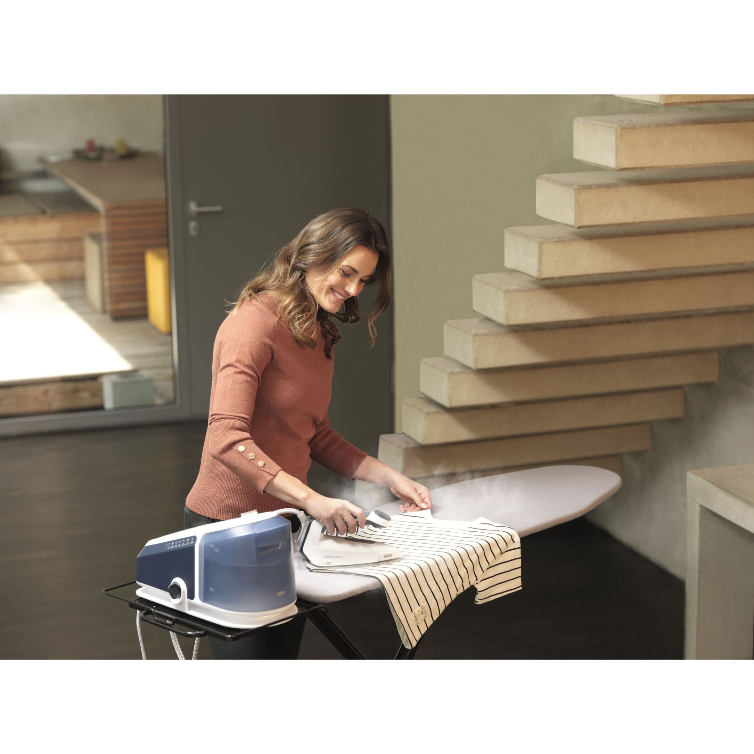 Stație de călcat BRAUN CareStyle 7 Pro IS7282BL – 0128805001, 2700W, 8bar, Continuu 180g/min, Jet 600g, Rez det 2l, C1.7m, EloxalPlus, iCare, iMode, FreeGlide 3D, ProSteam, Mod Turbo, Silențioasă, Albastră