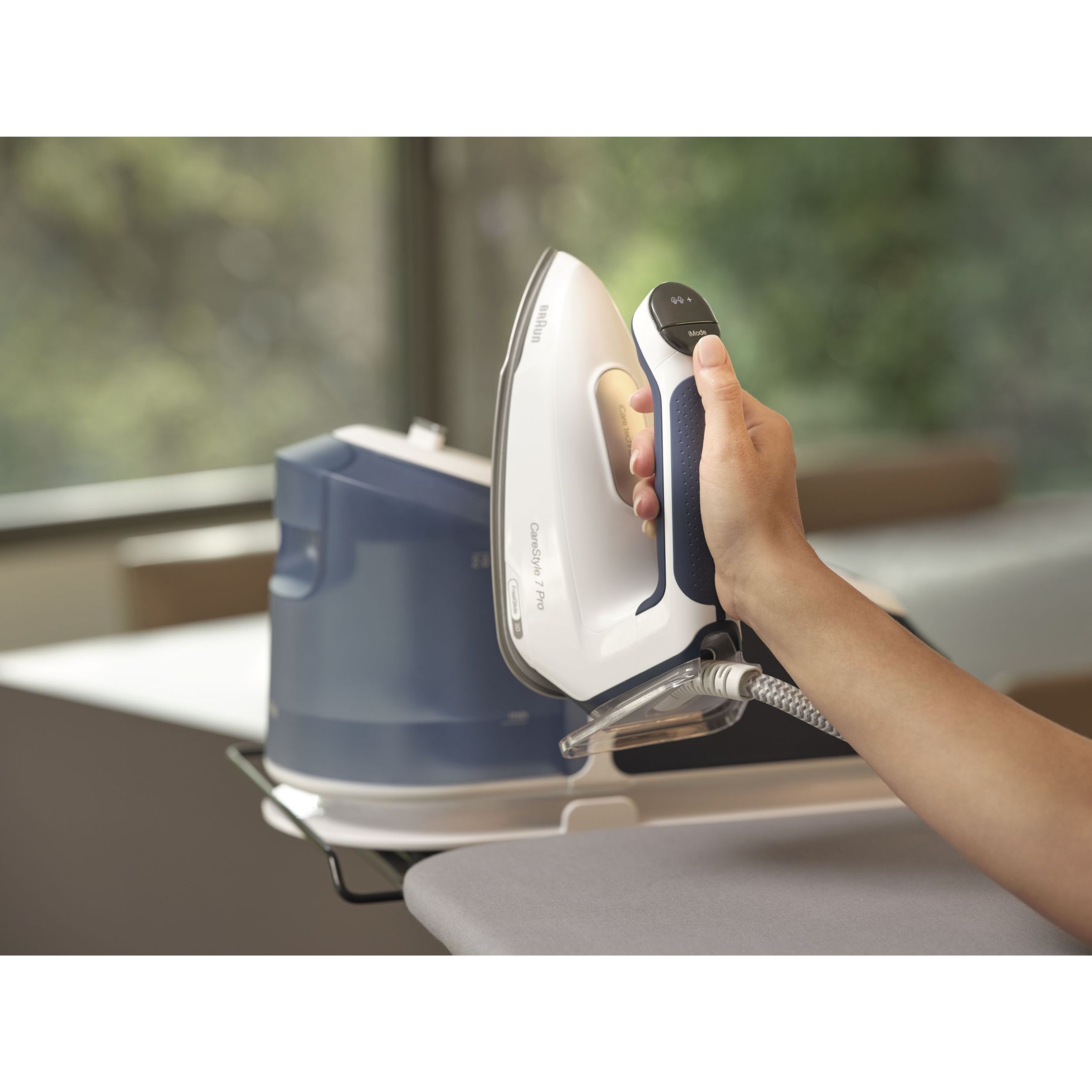 Stație de călcat BRAUN CareStyle 7 Pro IS7282BL – 0128805001, 2700W, 8bar, Continuu 180g/min, Jet 600g, Rez det 2l, C1.7m, EloxalPlus, iCare, iMode, FreeGlide 3D, ProSteam, Mod Turbo, Silențioasă, Albastră