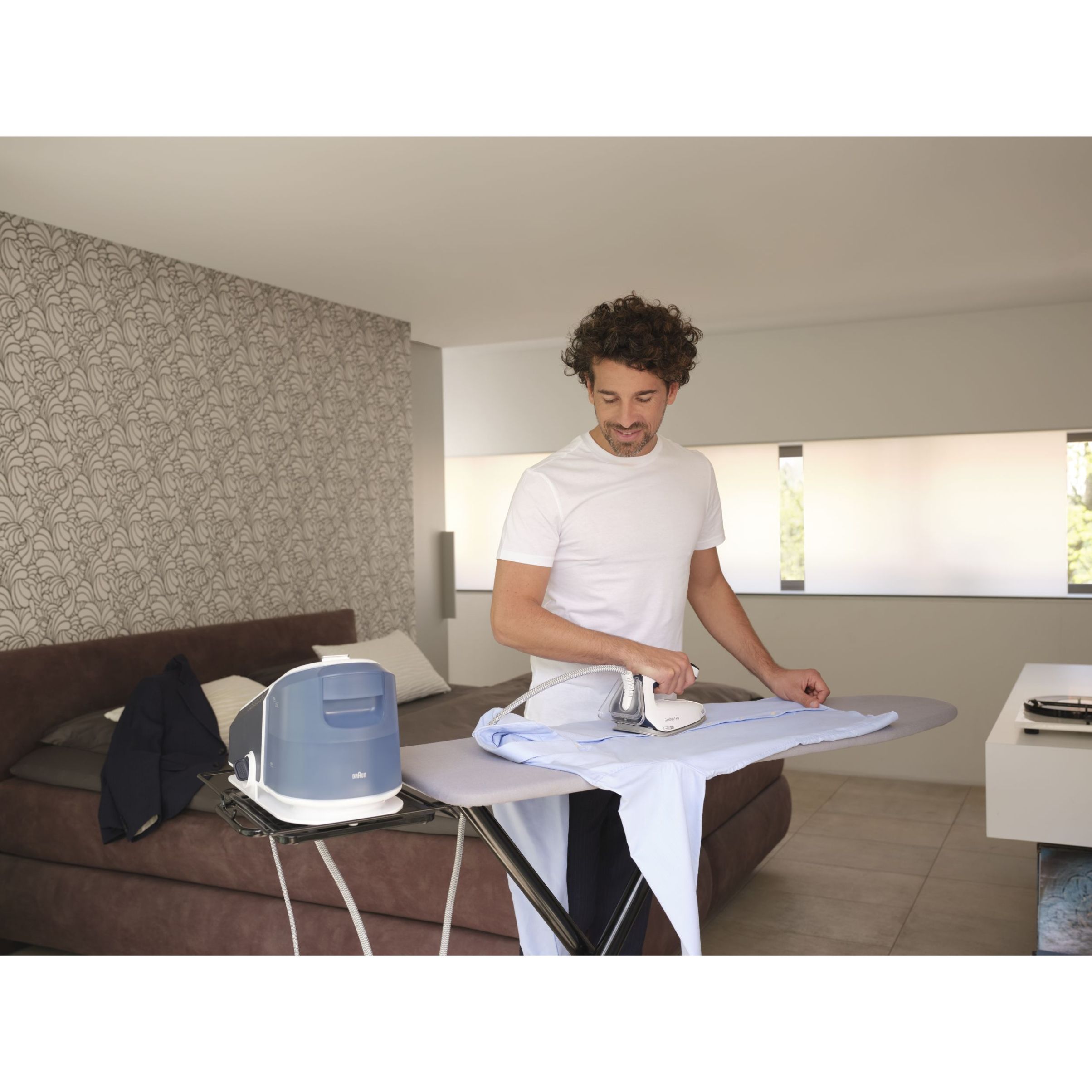 Stație de călcat BRAUN CareStyle 7 Pro IS7282BL – 0128805001, 2700W, 8bar, Continuu 180g/min, Jet 600g, Rez det 2l, C1.7m, EloxalPlus, iCare, iMode, FreeGlide 3D, ProSteam, Mod Turbo, Silențioasă, Albastră