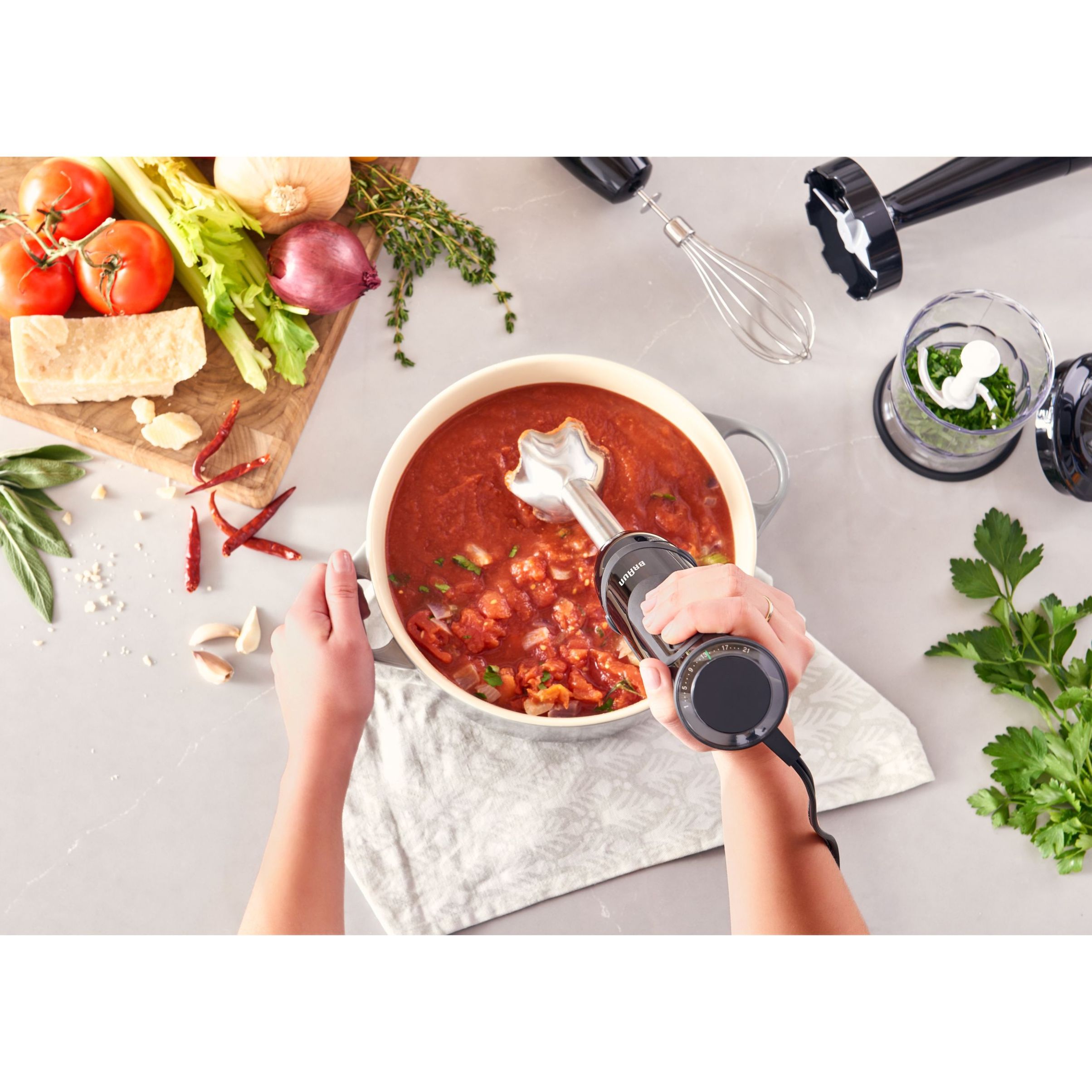 Blender de mână BRAUN MultiQuick 5 Vario MQ5277BK – 0X22111347, 1000W (21 trepte și Turbo), Picior inox, Procesor de alimente 1.5l, Tel, Pahar gradat (600ml), Accesoriu piure, Cablu 1.20m, Premium Black