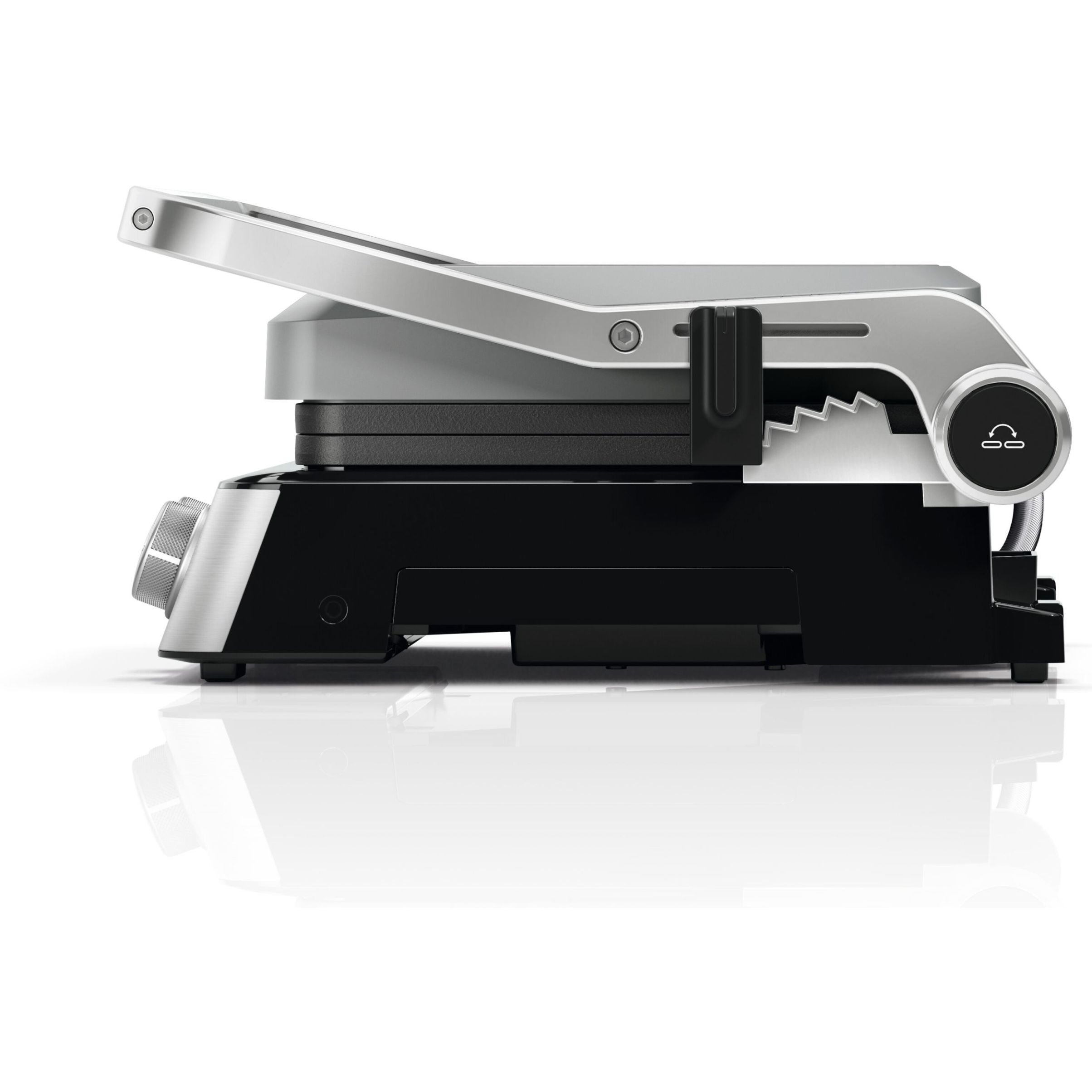 Grătar electric BRAUN MultiGrill 7 CG7044 – 0X17900002, 2000W, 1 placă grill, 1 placă griddle, 2 plăci waffle, Cupă dozare, 365x315x173mm, Oțel inoxidabil/Argintiu