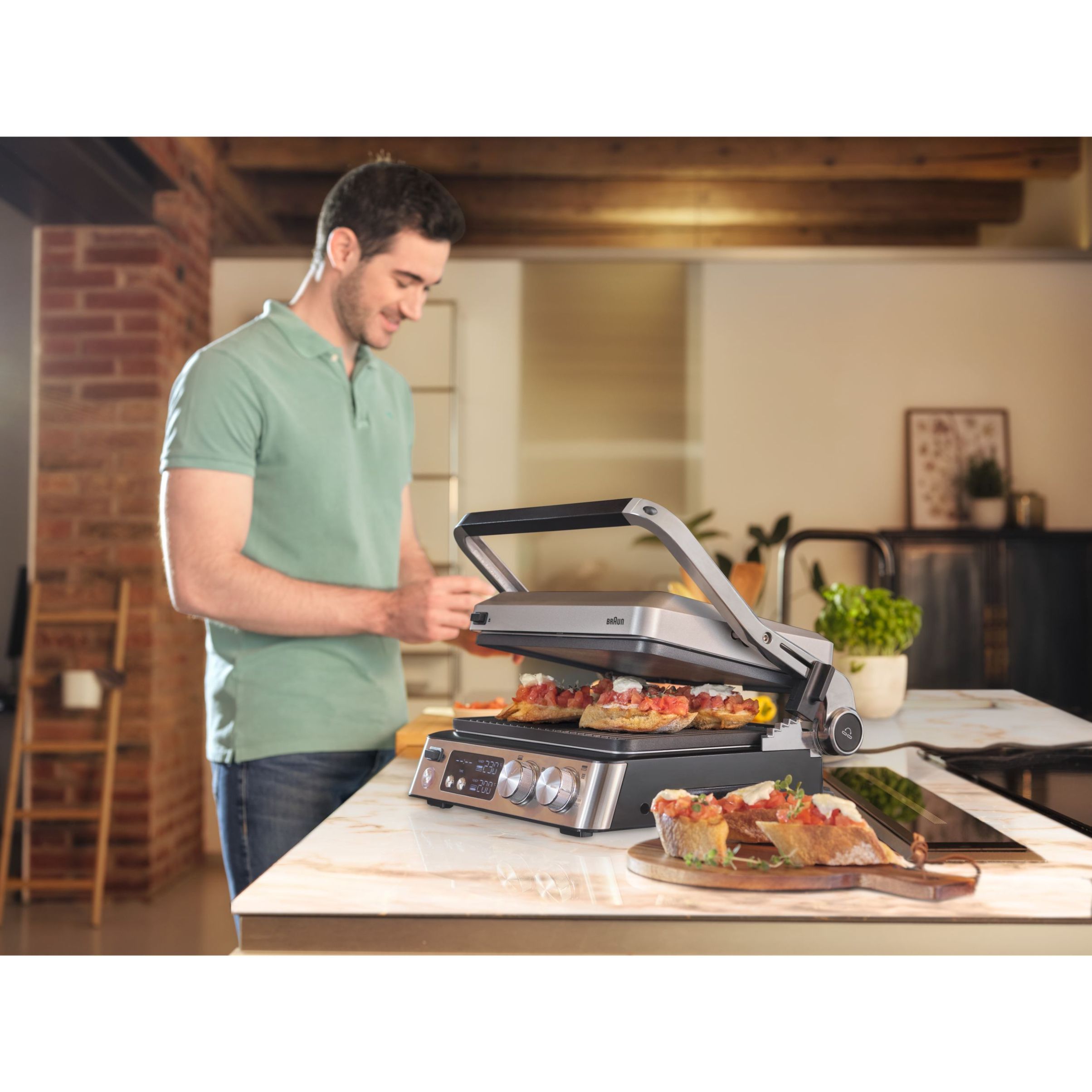 Grătar electric BRAUN MultiGrill 7 CG7044 – 0X17900002, 2000W, 1 placă grill, 1 placă griddle, 2 plăci waffle, Cupă dozare, 365x315x173mm, Oțel inoxidabil/Argintiu