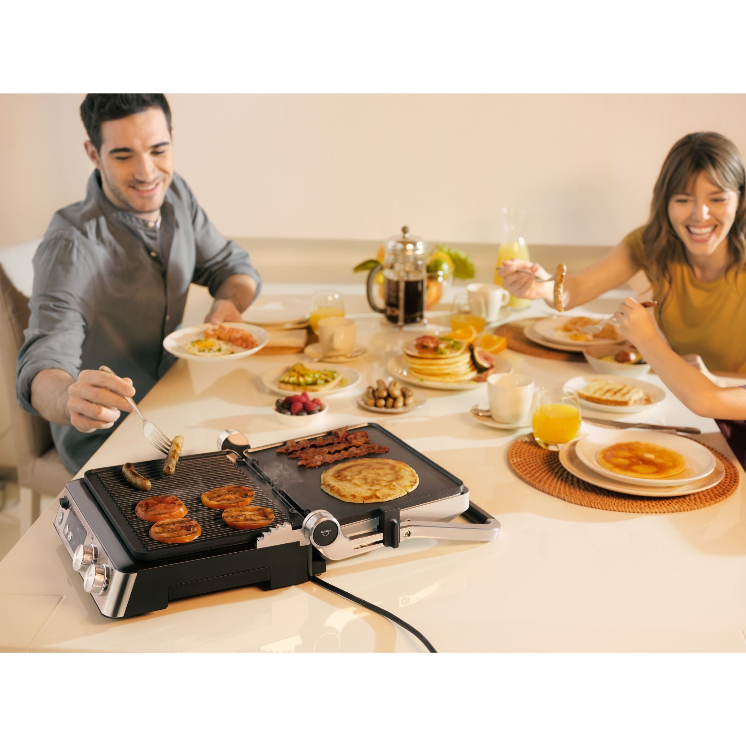 Grătar electric BRAUN MultiGrill 7 CG7044 – 0X17900002, 2000W, 1 placă grill, 1 placă griddle, 2 plăci waffle, Cupă dozare, 365x315x173mm, Oțel inoxidabil/Argintiu