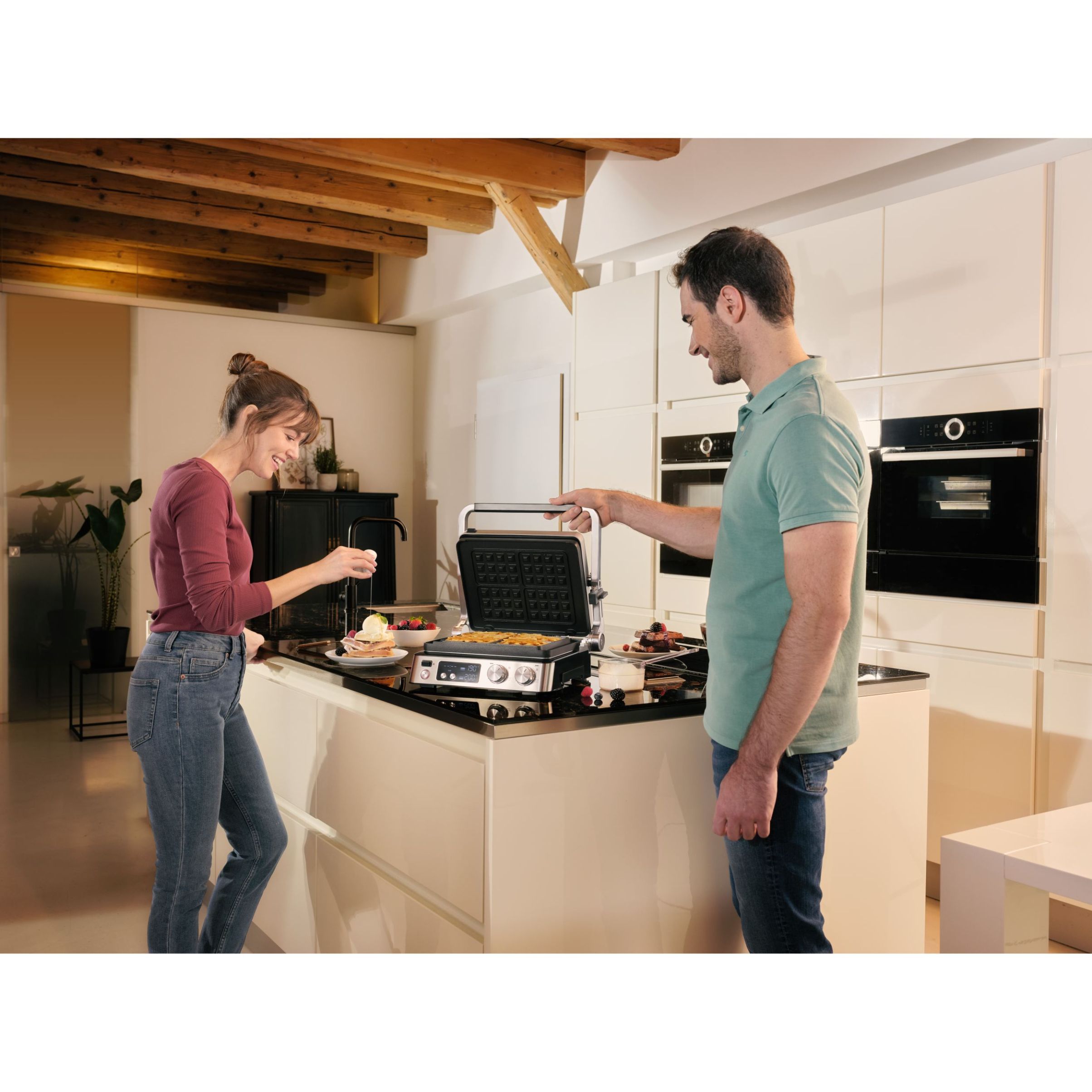 Grătar electric BRAUN MultiGrill 7 CG7044 – 0X17900002, 2000W, 1 placă grill, 1 placă griddle, 2 plăci waffle, Cupă dozare, 365x315x173mm, Oțel inoxidabil/Argintiu