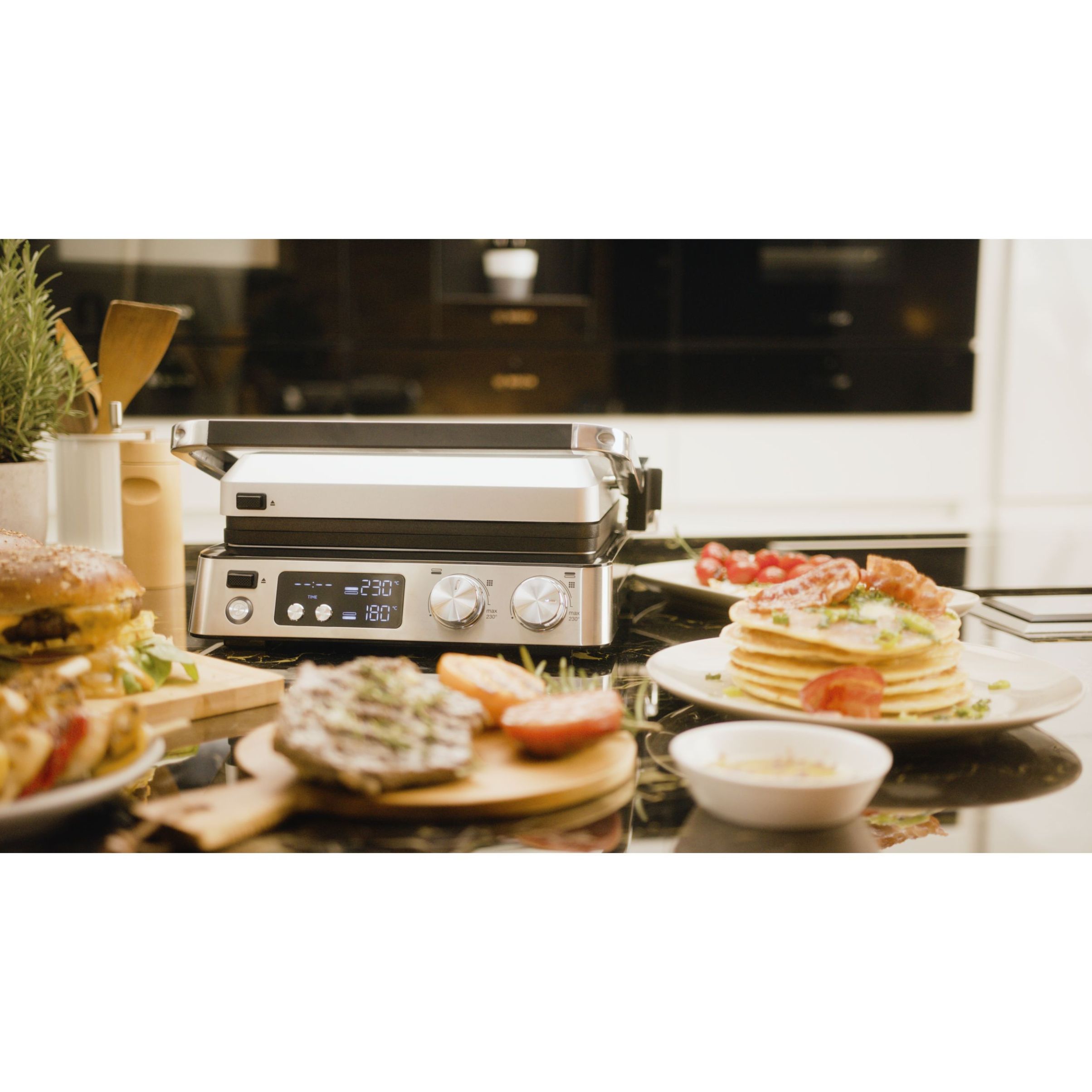 Grătar electric BRAUN MultiGrill 7 CG7044 – 0X17900002, 2000W, 1 placă grill, 1 placă griddle, 2 plăci waffle, Cupă dozare, 365x315x173mm, Oțel inoxidabil/Argintiu