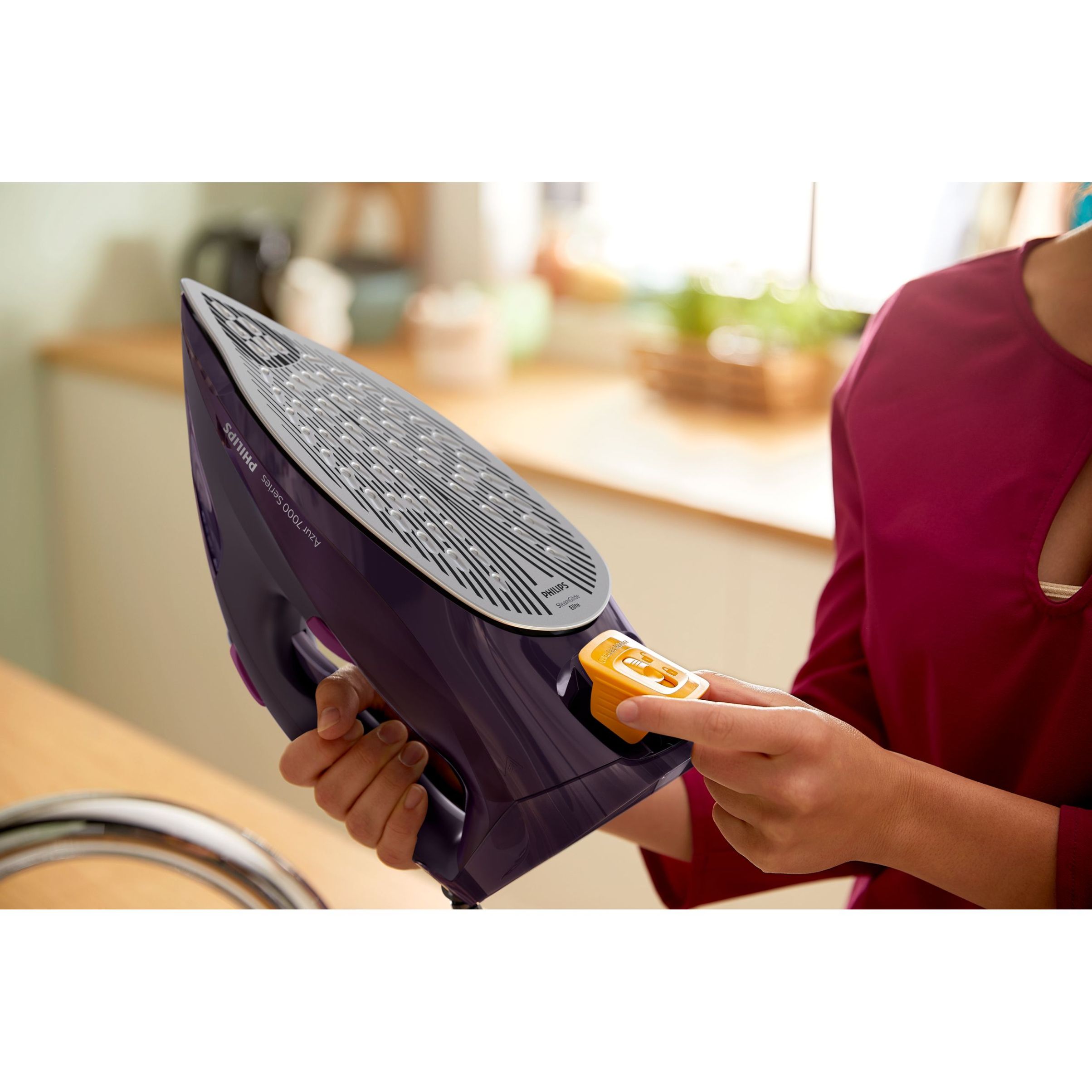 Fier de călcat cu abur Philips Azur Seria 7000 DST7061/30, 3000W, Continuu 55g/min, Jet 250g, Rezervor 300ml, Talpă SteamGlide Elite, Oprire automată, C2m, G1.82kg, Dark Magic Violet