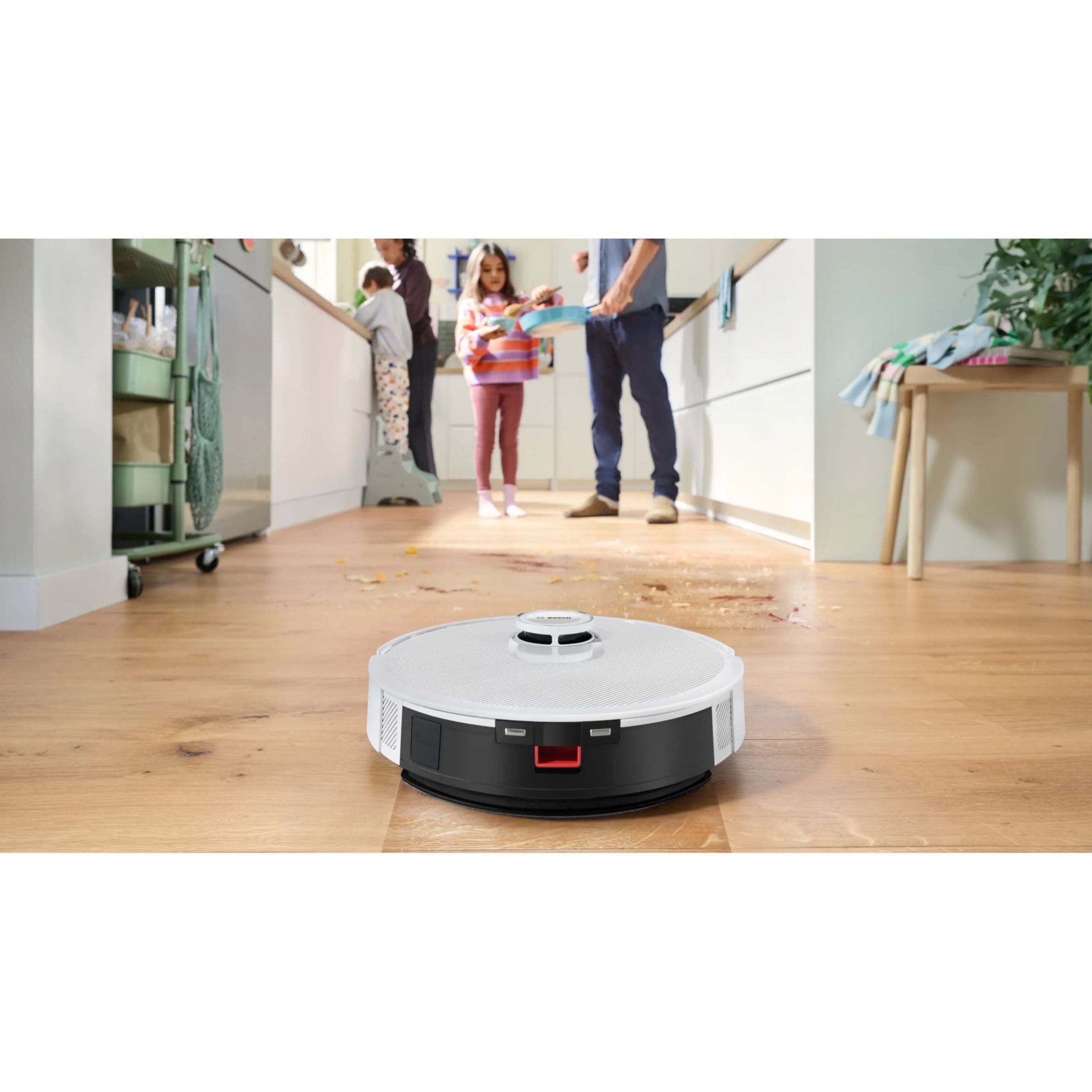 Aspirator robot BOSCH Spotless Advanced+ BCRD2W, Apă 180ml, Rezervor 0.4l, Stație 1.5l, Perie Carbon Power, Stație de curățare uscată, Funcție Reduced Tangling, Navigare ușoară, Alb