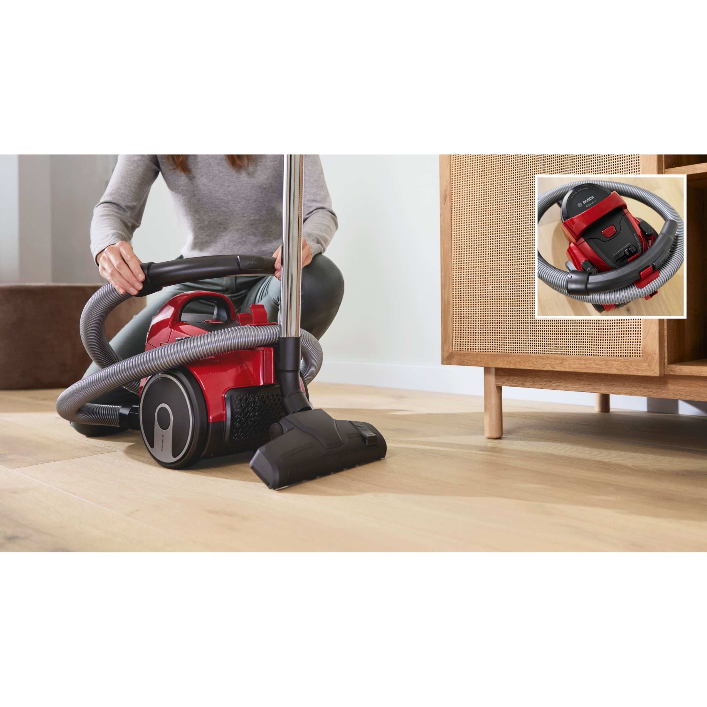 Aspirator fără sac BOSCH Serie 2 Cleann’n BGC05AAA2, Asp uscată, 700W, Praf 1.5l, Cablu 6m, 78dBA, Filtru igienic EPA12, Mâner ergonomic, 3 roți, AirCycle, HiSpin, Perie cu clapetă, 4.4kg, Chilli Red